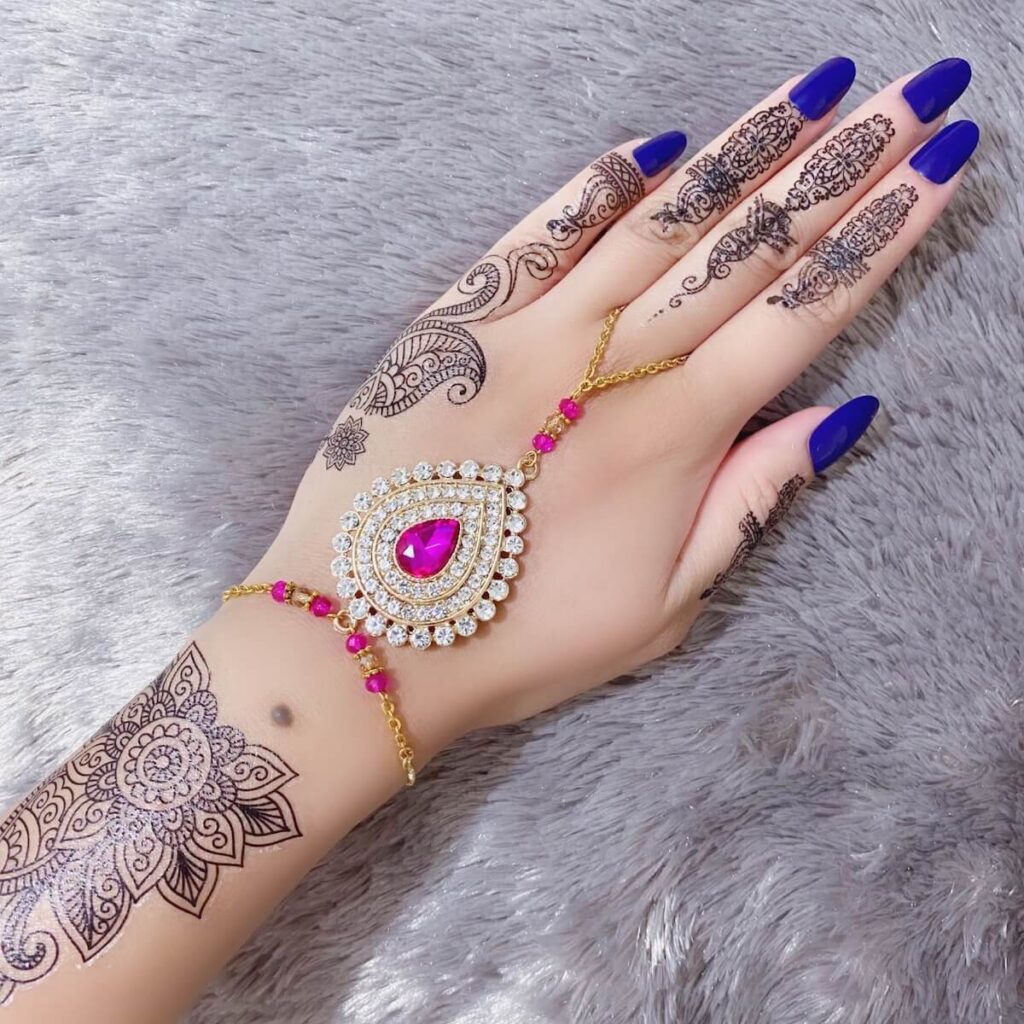 We are currently on holidays. | Henna tattoo designs hand, Mehndi designs  for hands, Mehndi designs for fingers